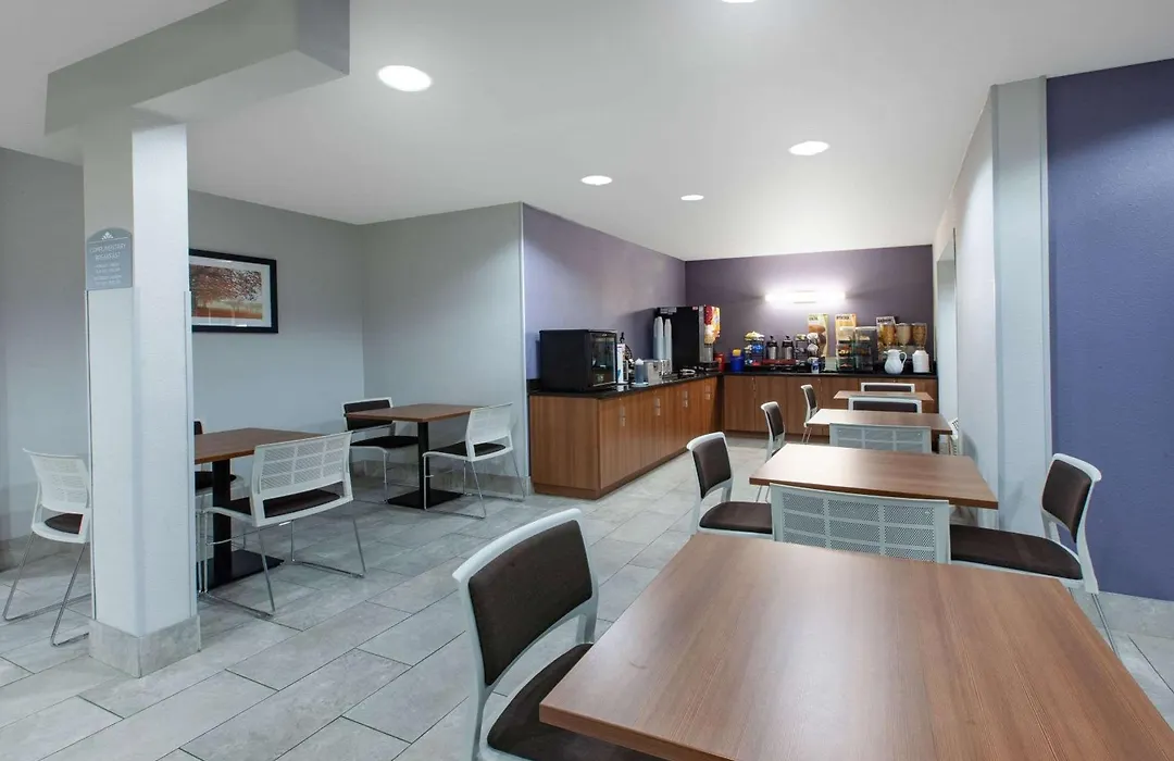 Microtel Inn & Suites By Wyndham Pittsburgh Airport-1